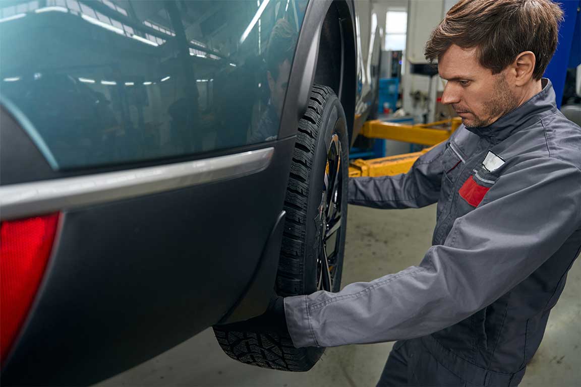 car-mud-flap-installation-in-qatar-6