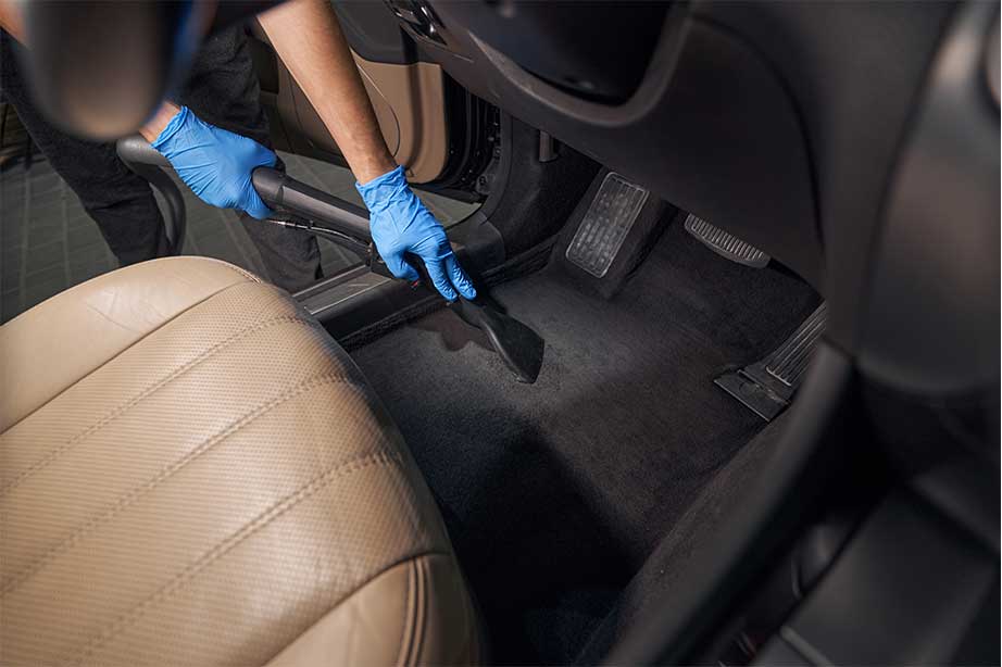 premium-car-floor-mat-installation-in-qatar-7