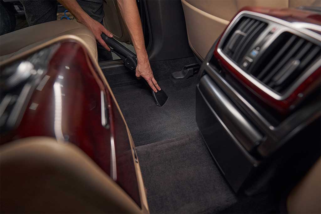 premium-car-floor-mat-installation-in-qatar-8